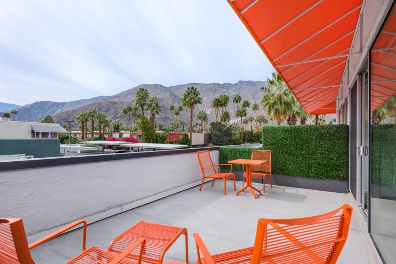 The Twist Palm Springs Hotel Exterior photo